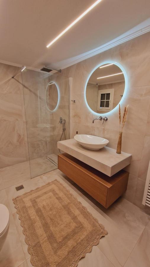 Primrose Apartments Tolo Luaran gambar