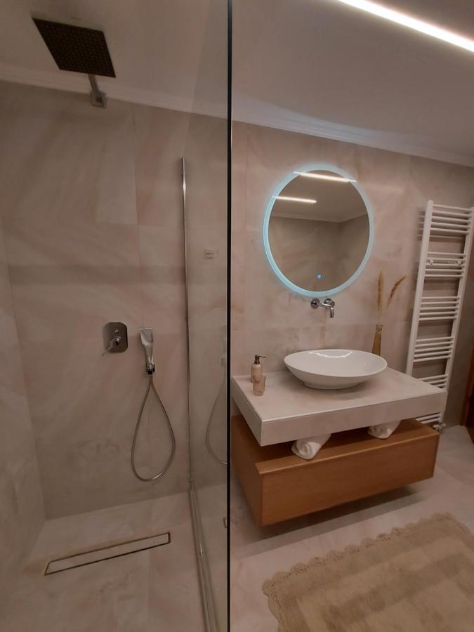 Primrose Apartments Tolo Luaran gambar