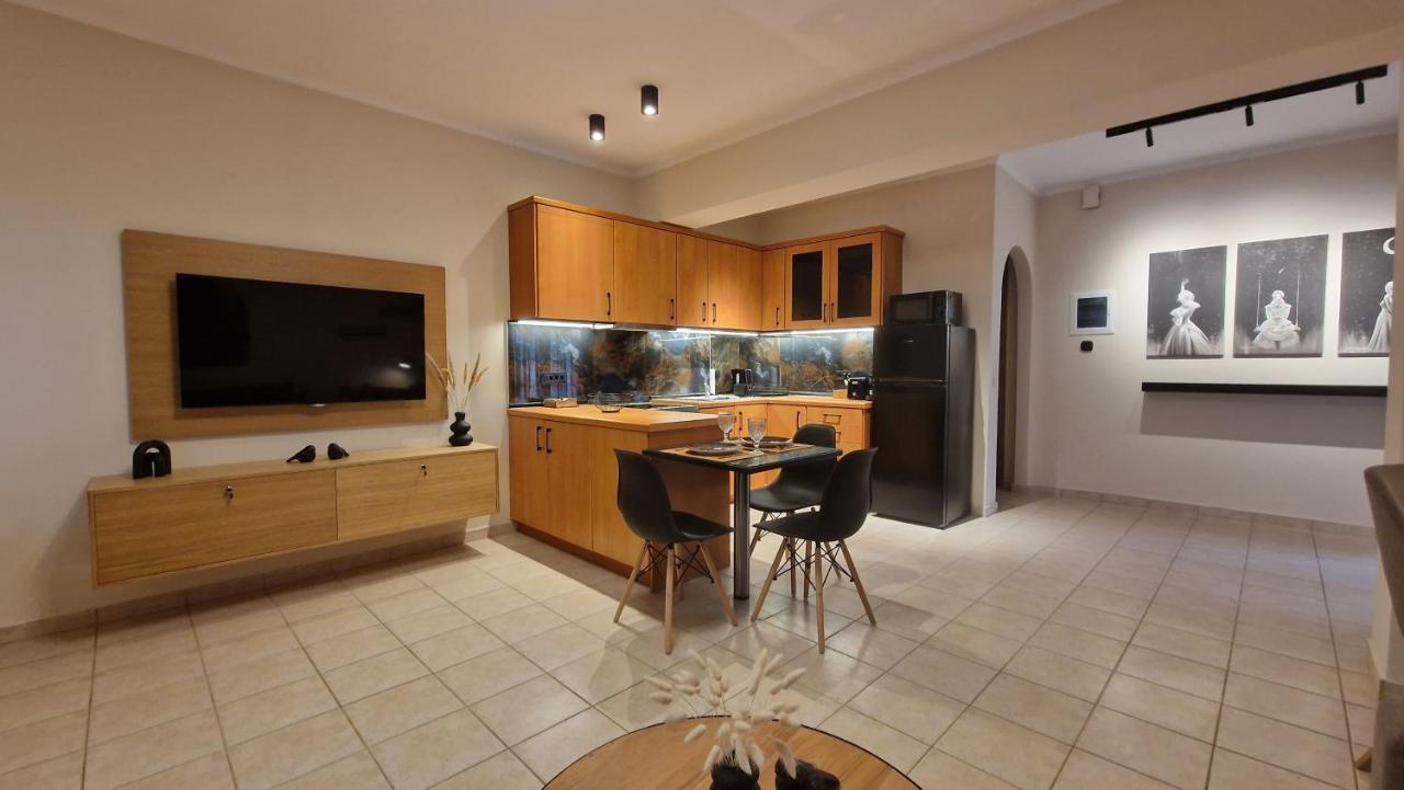 Primrose Apartments Tolo Luaran gambar